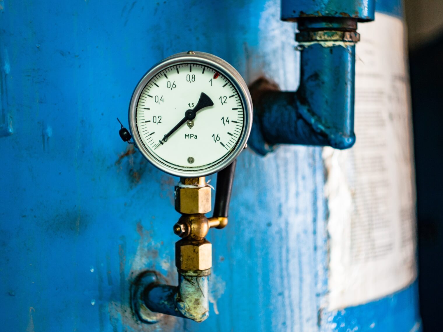 Close up image of pressure gauge on a blue boiler